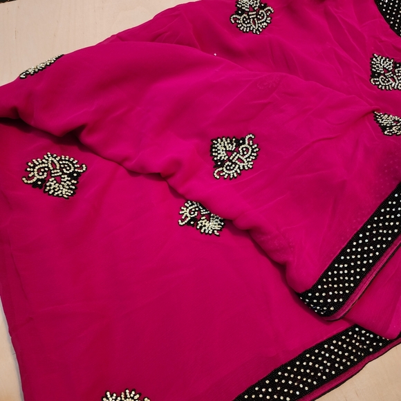 Elegant Hot Pink and Black Saree with Gemstone Border from Made In India - Picture 3 of 6